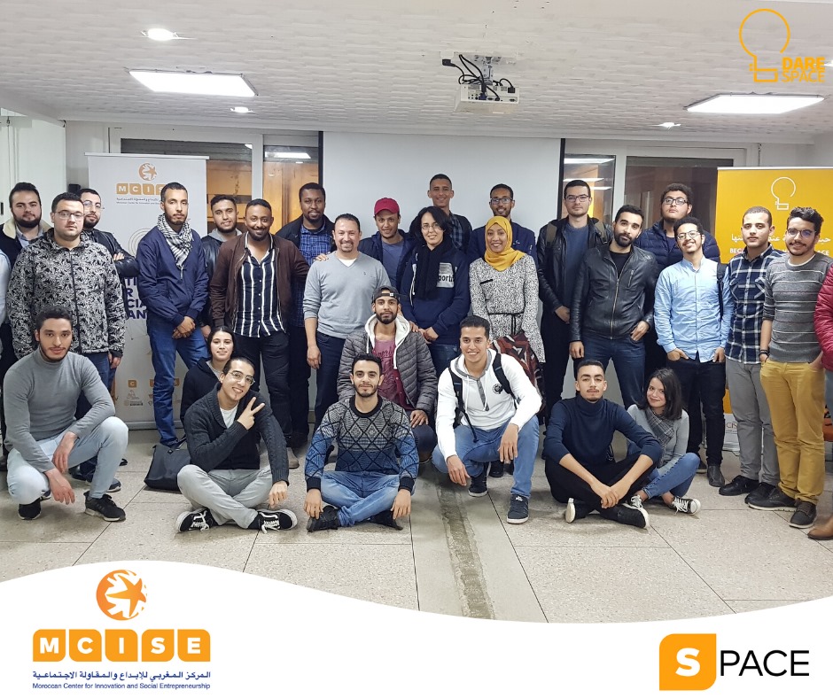 نقاش جماعي خلال ورشة يقدمها وليد المصري في Dare Space
